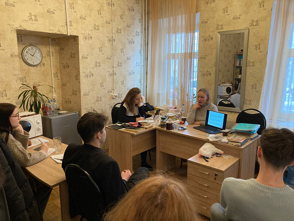 Специалисты Центра поддержки семьи "Обнажённые сердца" провели семинар для сотрудников Музея-квартиры А.М. Горького 